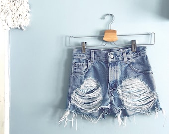 Vintage 80s Distressed Levi's 505 Denim Shorts – Grunge Cutoffs