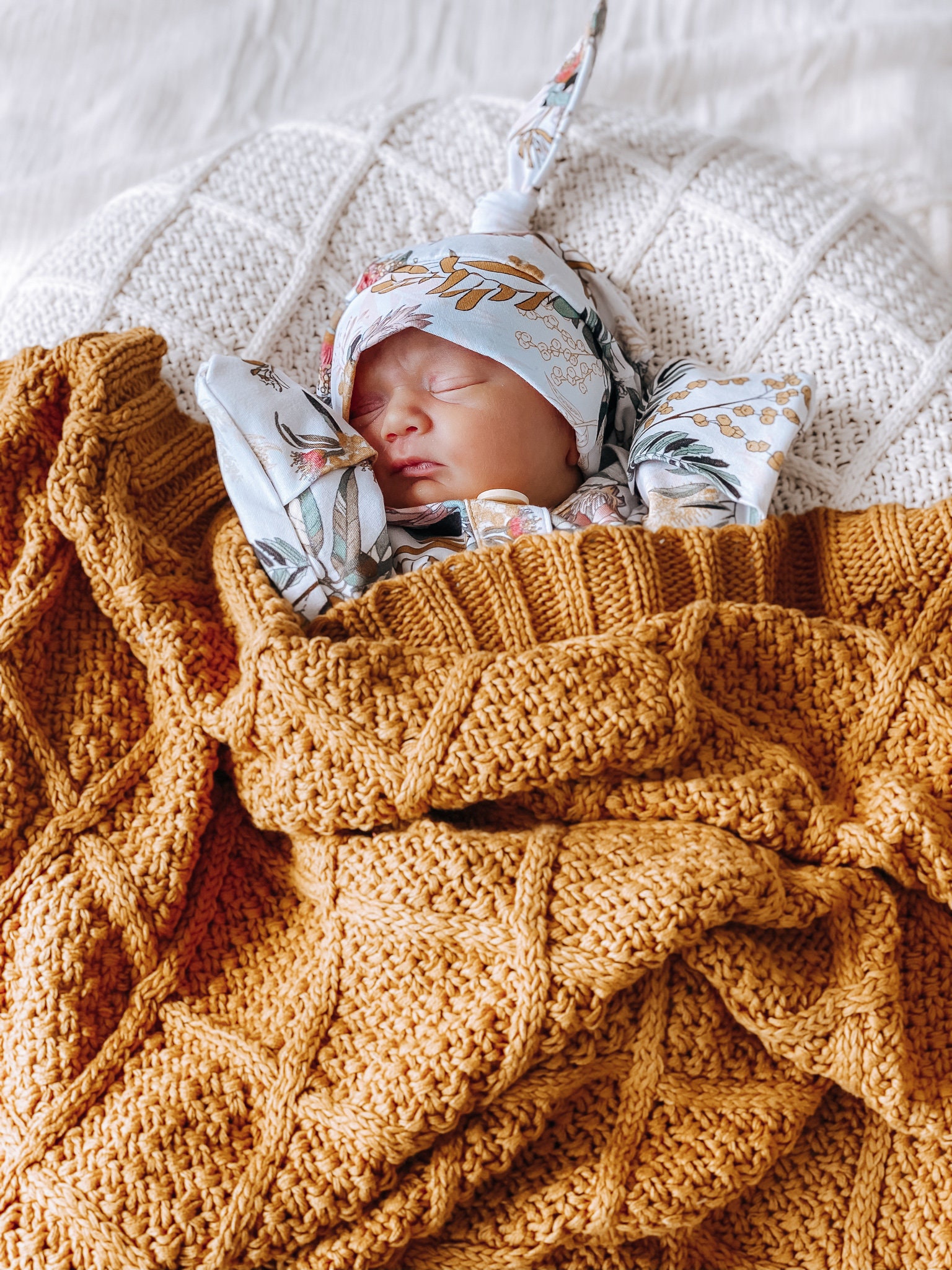 Gold knit throw blanket hotsell