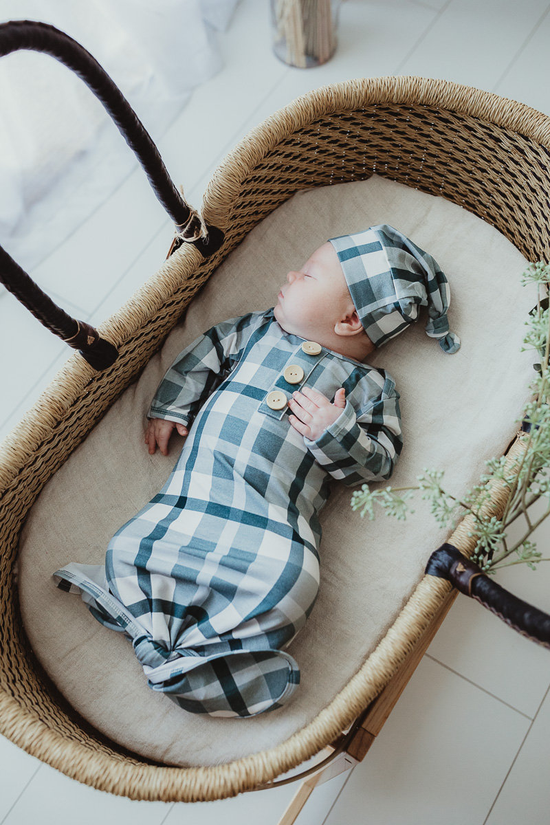 2Pk Newborn Baby Knotted Gowns, Soft Coming Home Outfit With Wooden Announcement Sign Ink Pad For Baby Hand Footprints Dark Blue Teal Green Newborn