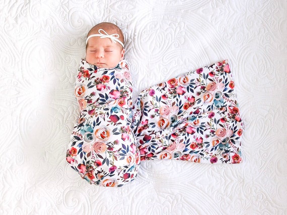 baby swaddle stretch