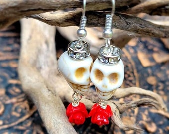 White Skull earrings, White Sugar skull earrings, Day of The Dead Earrings, Aztec earrings, Día de los Muertos Earrings, skull with roses