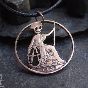 Anarchy-smycken, handskurna från ett vintage brittiskt pennymynt, återvunnen brons