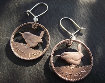 Boucles d'oreilles Jenny Wren, découpées à la main dans des pièces de monnaie d'un liard britannique vintage, fils d'argent sterling