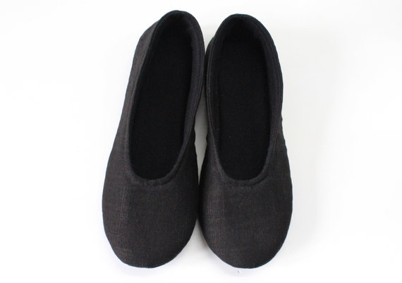 Black ladies best sale bedroom slippers