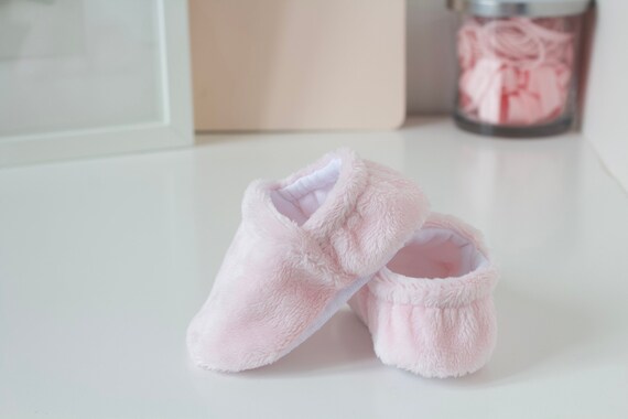 Pink hotsell slippers girls