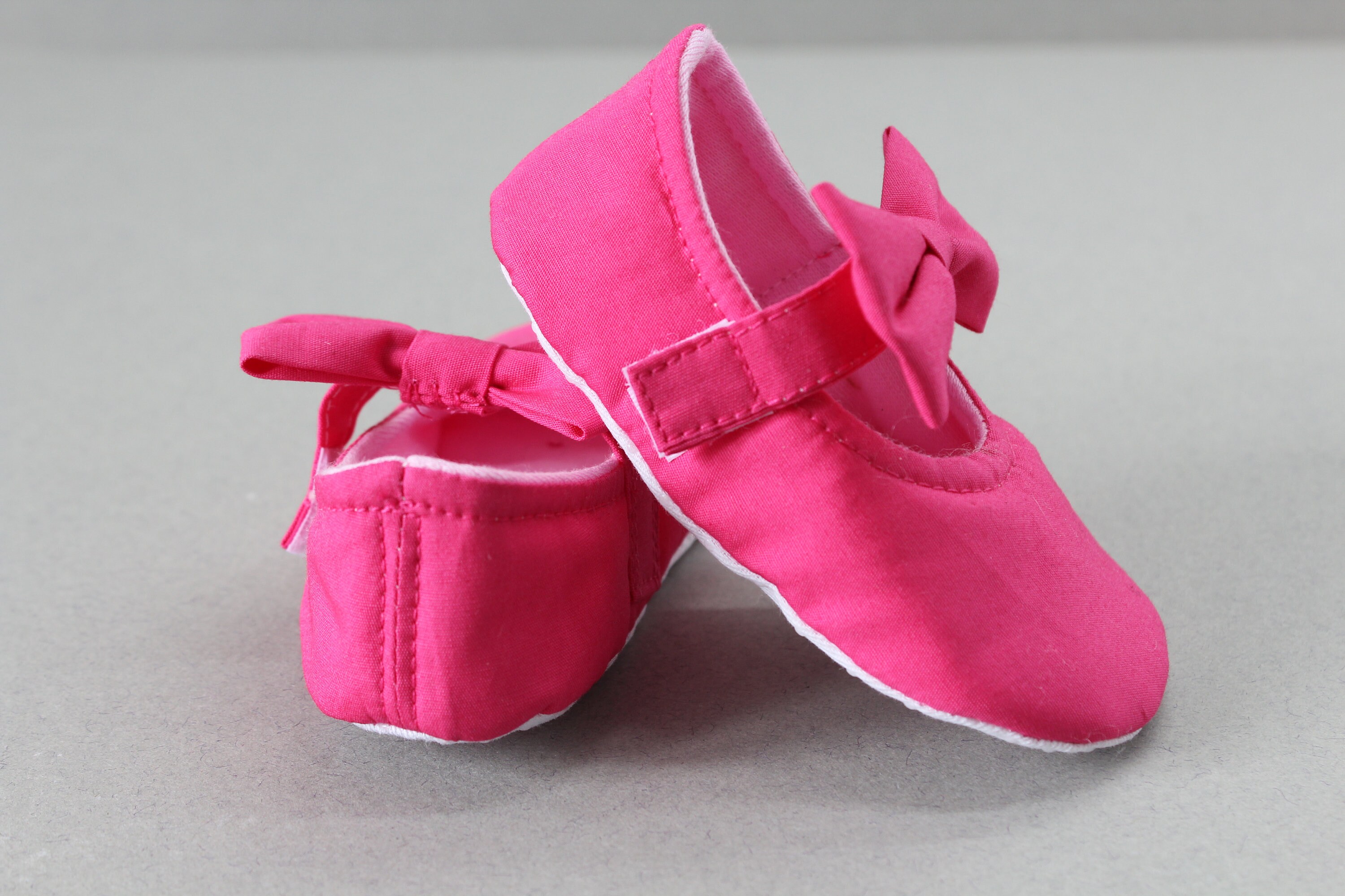 Robeez Baby Shoes size 1-2 (0-6M) Pink Mary Jane's Adjustable Strap  Butterflies