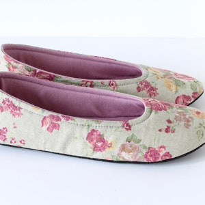 Ladies Slippers | ladies house shoes | women's shoe | women's slippers | ladies gifts | women's gifts | Tent Slipper| Vintage flower linen.