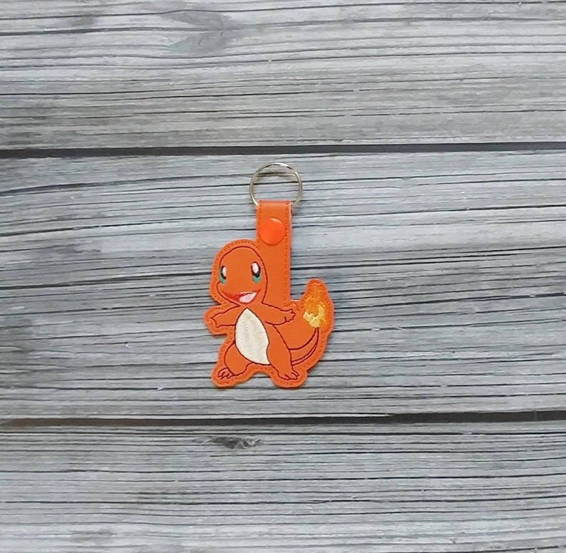 Llavero de dragón de fuego naranja - Llavero de llama naranja - Personaje de videojuego - Llavero bordado en vinilo - Tirador de cremallera - Regalos para gamers