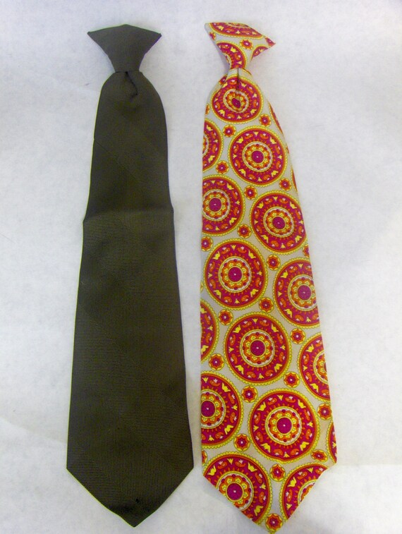 VINTAGE 1970s Wide Clip-on Neckties by 'Snapper' … - image 2