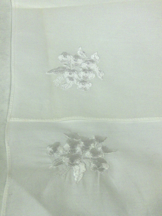 LOT OF 2 White Cotton Handkerchiefs w/Embroidered… - image 1