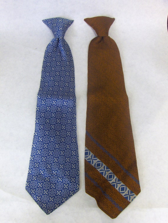 VINTAGE 1970s Wide Clip-on Neckties by 'Snapper' … - image 1