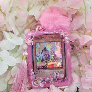 Llavero de resina con forma de tarjeta YUGIOH / Emperador Tanuki / Rosa / Brillante / Kawaii