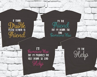 Si lo encuentran borracho, devuélvalo a un amigo. Envíenlo a otra persona y yo soy la ayudadora. Camiseta de cuello en V para mujeres que buscan amigos para beber. Camisetas de mejores amigas.