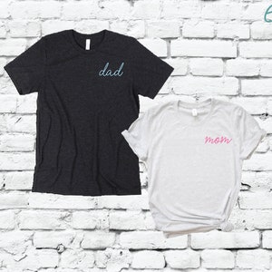 Camisas de mamá y papá Camiseta gráfica de bolsillo Lindo embarazo revelan camisetas a juego Camisas