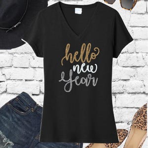 Hello New Year Tee New Years Eve Shirt Print Graphic Shirts Custom Color Print Women&#39;s V-Neck Fitted T-shirt