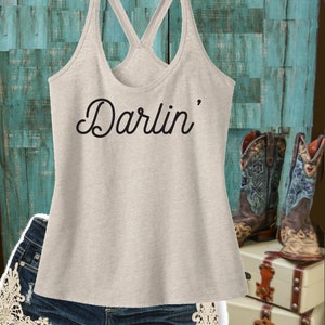Darlin' racerback-tanktop met T-back dames T-back Custom-tanktop Custom gepersonaliseerde ontspannen tanktop