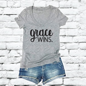 Grace Wins Tee Shirts Custom Color Print Women&#39;s V-Neck Fitted T-shirt