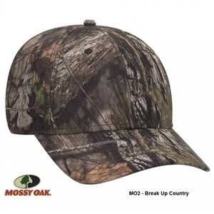 Op de afbeelding: Een camouflage baseballpet met een Mossy Oak logo. De pet is gelabeld "MO2 - Break Up Country".