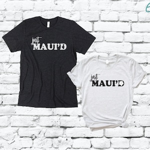 Just Maui'd Tees Honeymoon Maui Just Mauied Married Couples Funny Adult Graphic Tee Pair Shirts Unisex T-shirt Gift for Married His and Hers