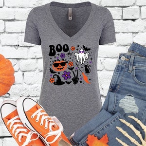 Halloween Shirt Boo Ghost Pumpkin Black Cat and Bats Doodle Autumn Print Women&#39;s V-Neck Fitted T-shirt
