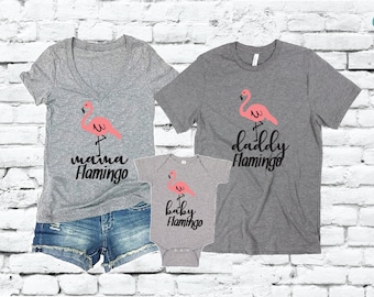 Flamingo familie T-shirts mama papa en baby shirt set babyaankondiging graphic tees Mom & Dad to be bijpassende romper