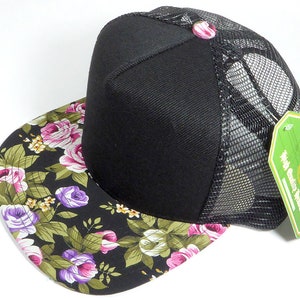 Custom Embroidery Floral Trucker Hat Rose and Black Snapback Flat Brim Solid Hat with Mesh Back Snapback