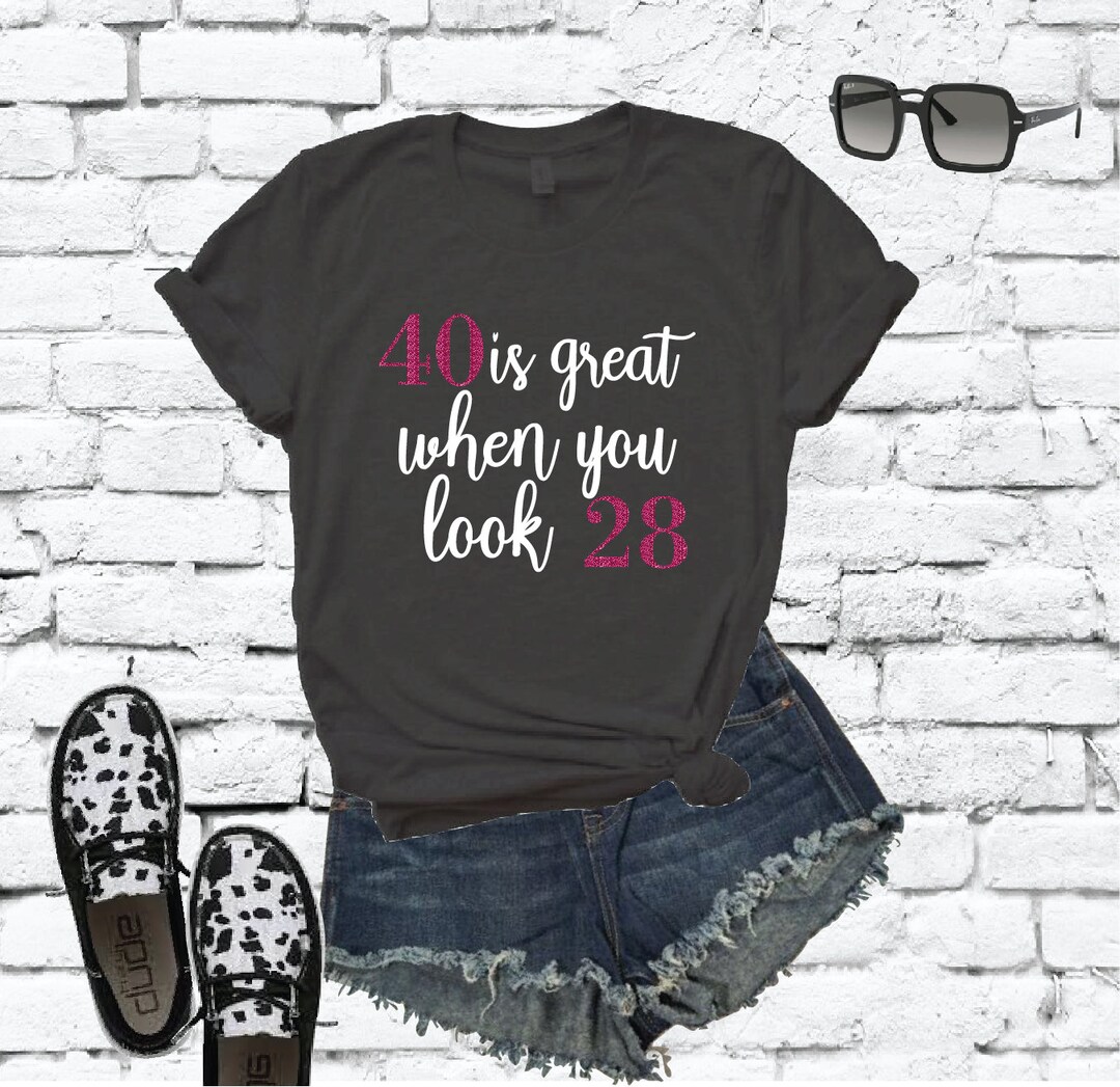 40 is Great When You Look 28 T-shirt Funny Birthday Graphic Tee Funny ...