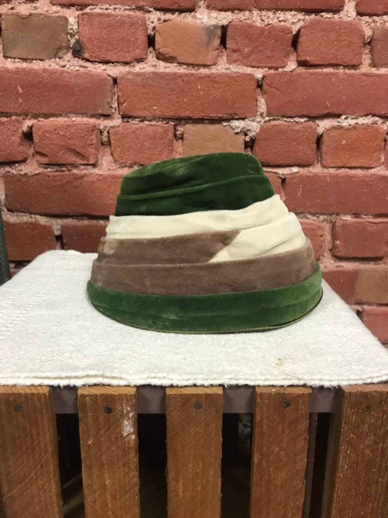 Vintage 60/'s Pillbox Green Brown and White Velvet Hat