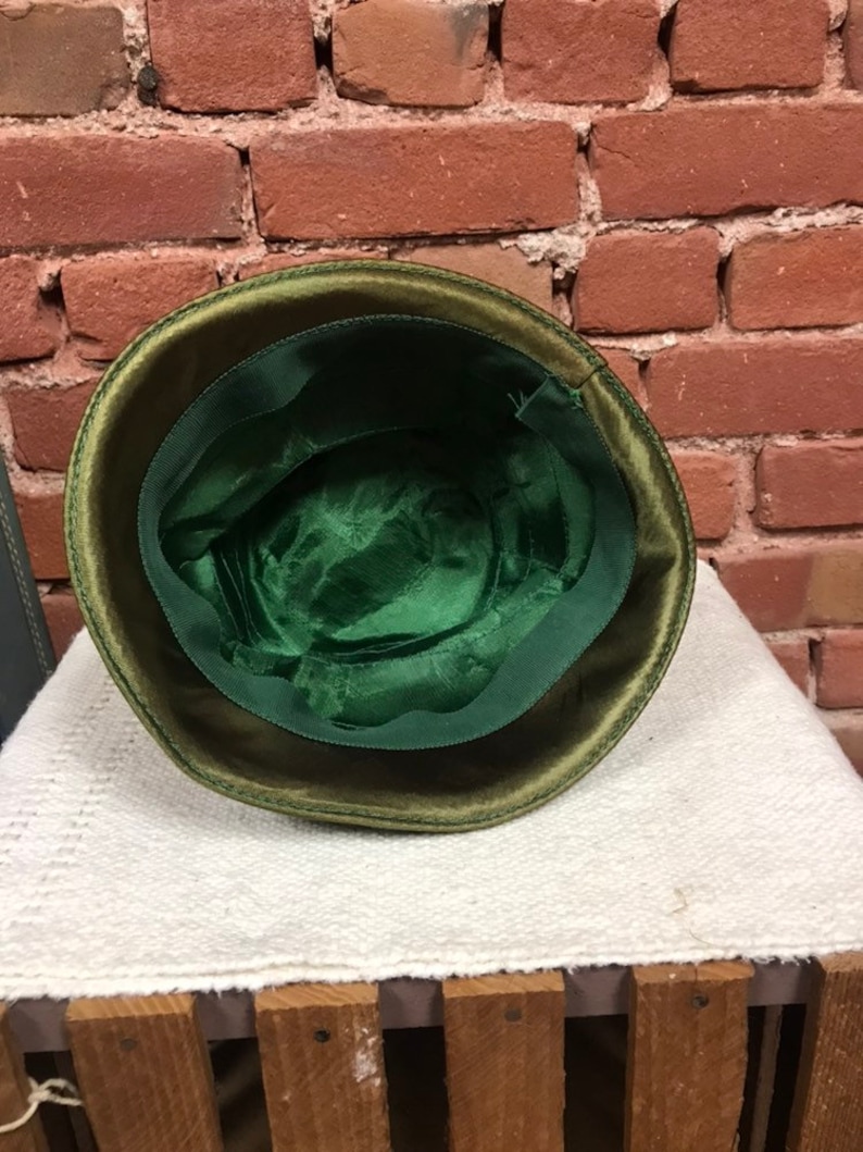 Vintage 60/'s Pillbox Green Brown and White Velvet Hat