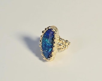 Pendiente de aro de ópalo Boulder hecho a mano: plata 925 y baño de oro de 18 quilates