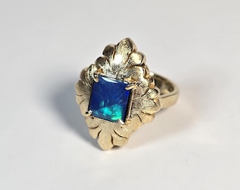 Anillo de ópalo doble: diseño floral en plata de ley bañada en oro de 18 quilates