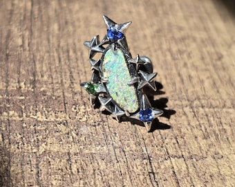 Pendiente de ópalo australiano en plata 925 / Pendiente de zafiro azul y tsavorita / Joya con un toque celestial