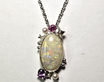 Colgante de ópalo blanco australiano – Piedra preciosa de Coober Pedy con zafiros y perlas en plata 925