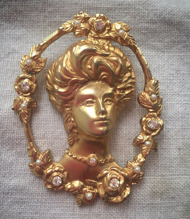 Art Nouveau golden Lady brooch by Tara