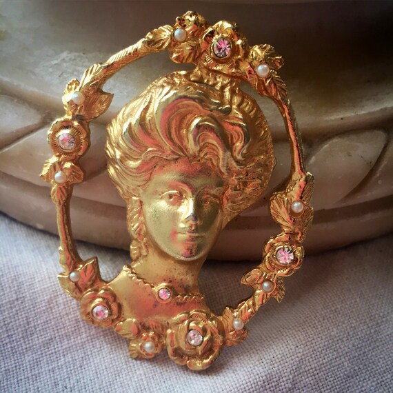 Art Nouveau golden Lady brooch by Tara