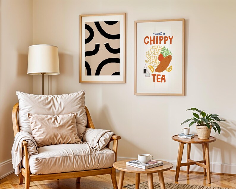 Illustration poster depicting the famous "Split the G" motif using Guinness Glasses against a beige background, with the word "Slainte!". This Guinness Print Slainte is great wall art print home décor for a dining or living room. It makes a wonderful gift for a friend and a popular Christmas gift for a Dublin lover. This Irish themed art is a fantastic addition to a dorm. Shown alongside a chippy tea print