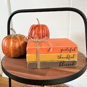 Apilamiento de libros, Agradecido, Agradecido, Bendito, decoración rústica/de granja, madera recuperada, niñera de estantería, decoración de bandeja escalonada