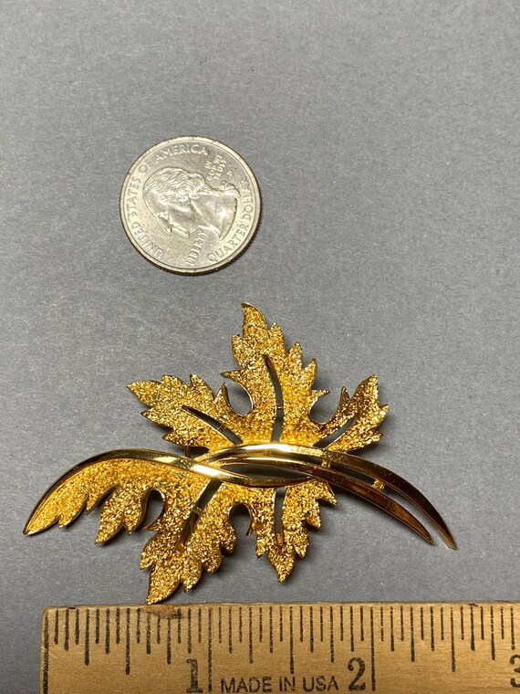 Vintage Trifari gold  leaf pin  Brooch - image 2