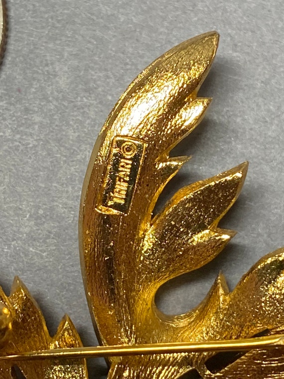 Vintage Trifari gold  leaf pin  Brooch - image 4