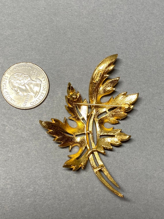 Vintage Trifari gold  leaf pin  Brooch - image 3