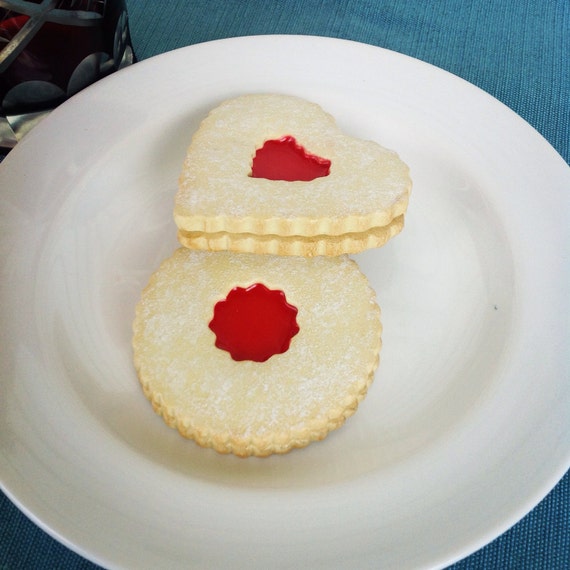 Linzer Cookie Magnet, Heart and Round Shaped  Magnets, Sandwich, Cookie, Red and White, Austrian Cookie, Kitchen Decor, Valentine Gift