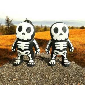 3D Printed Articulated Skeleton Keychain: Goth Halloween Accessory