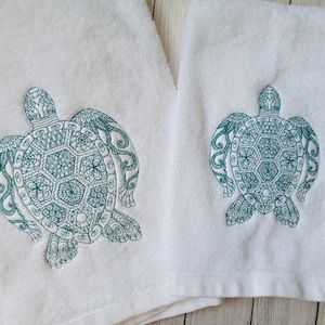 Sea Turtle Bath Towel,Bath Towel, Henna Sea Turtle Hand Towel,Embroidered Bath Towel,Housewarming Gift,Sea Turtle Gift,Sea Turtle Bath Decor