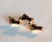 Vintage Petite Gold Tone Walking Beach Footprint Designer Brooch Pin Featuring Polished Design Finish