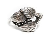 Vintage WM Sterling Silver Grape Leaf Design Fashion Ring Featuring Highly Detailed Finish