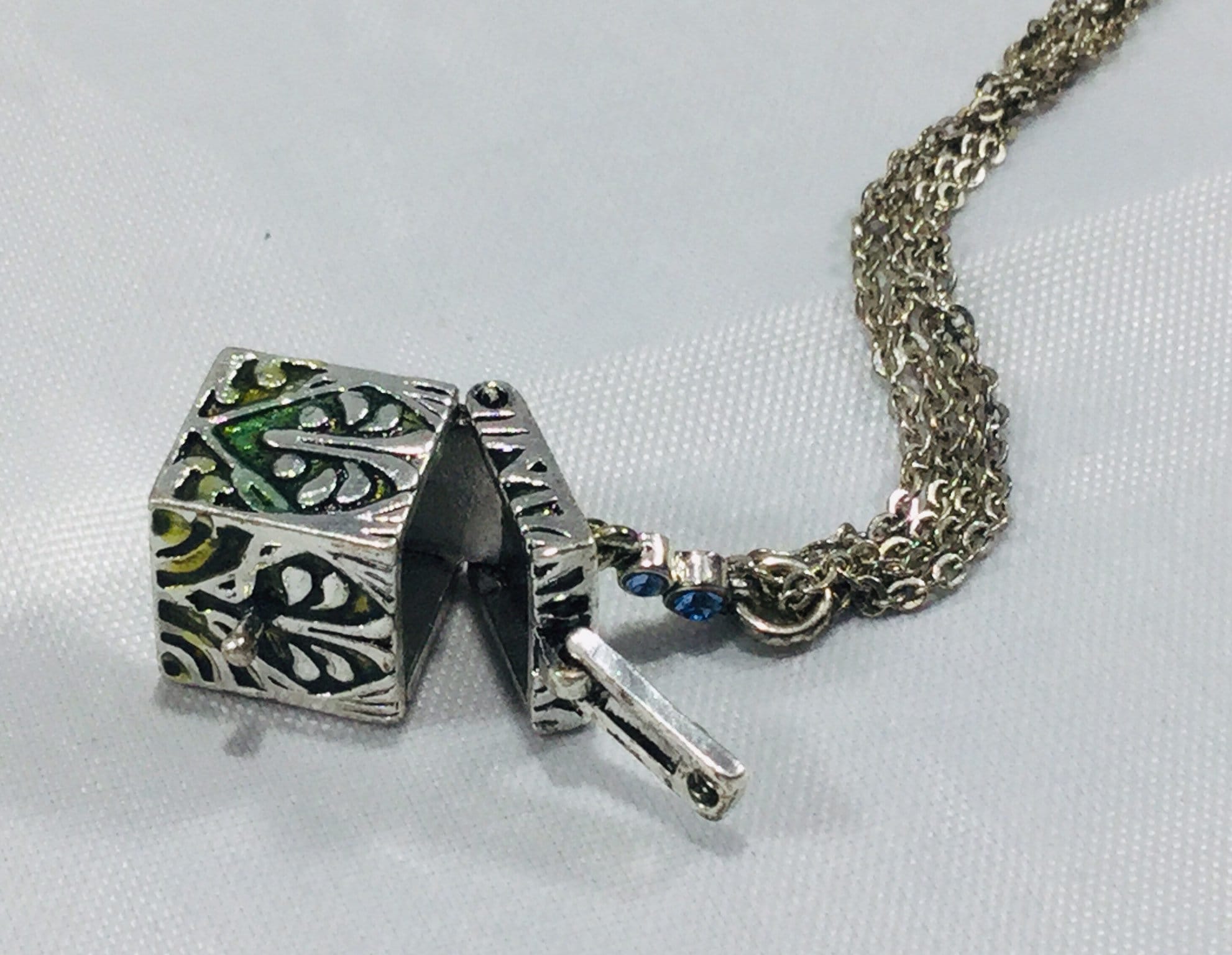 Vintage Ladies Silver Tone Rhinestone Encrusted Open Box Locket With ...