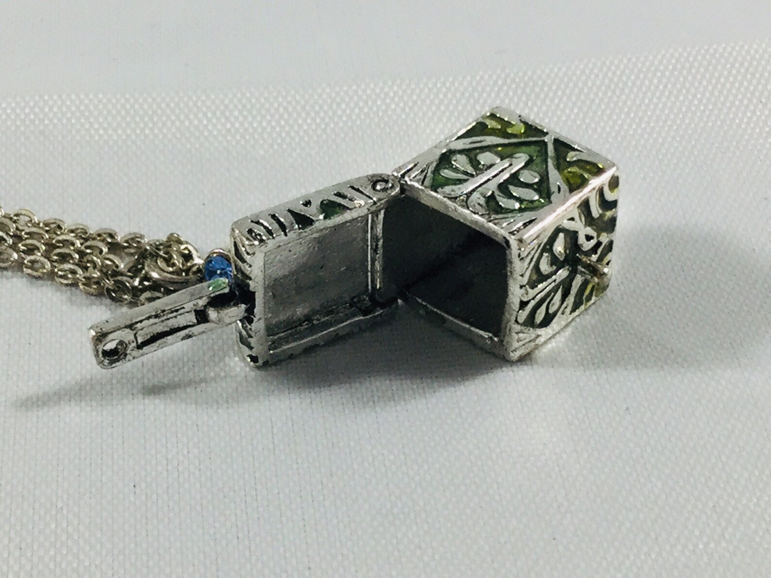 Vintage Ladies Silver Tone Rhinestone Encrusted Open Box Locket With ...