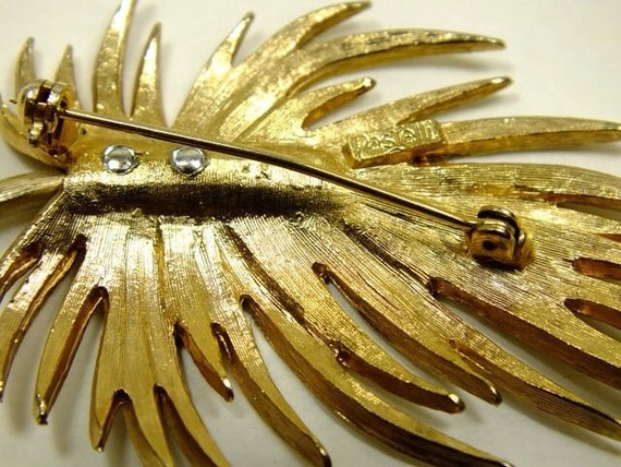 Pastelli brooch shop