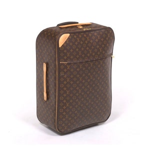 Sold at Auction: A Louis Vuitton Pegase 50 Canvas Cabin/Travel Case. The  chocolate brown canvas material with monogra