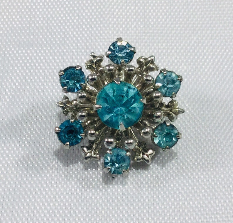 Vintage Ladies Silver Tone Blue Rhinestone Snowflake Inspired Brooch ...